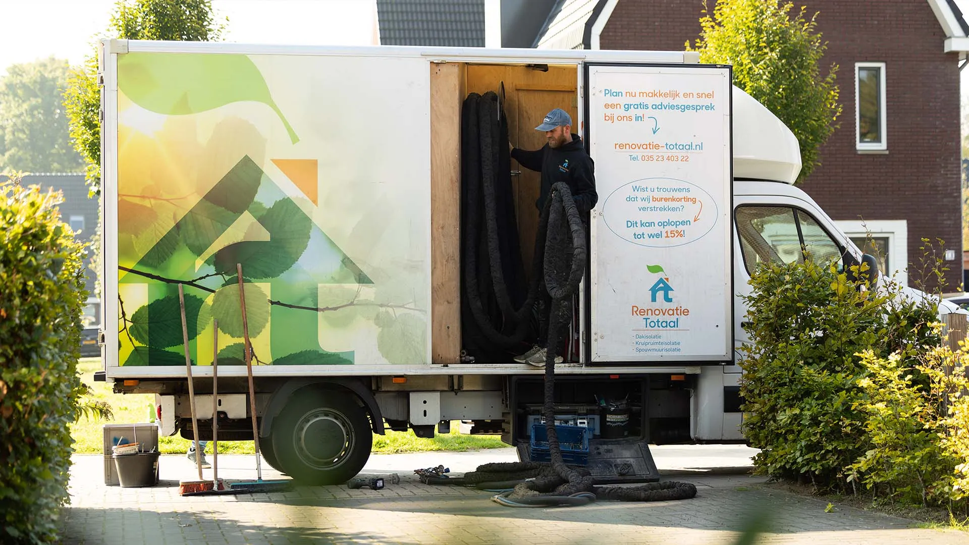 Bedrijfsbus van Isolatiebedrijf Haarlem voor een woning in de regio Haarlem